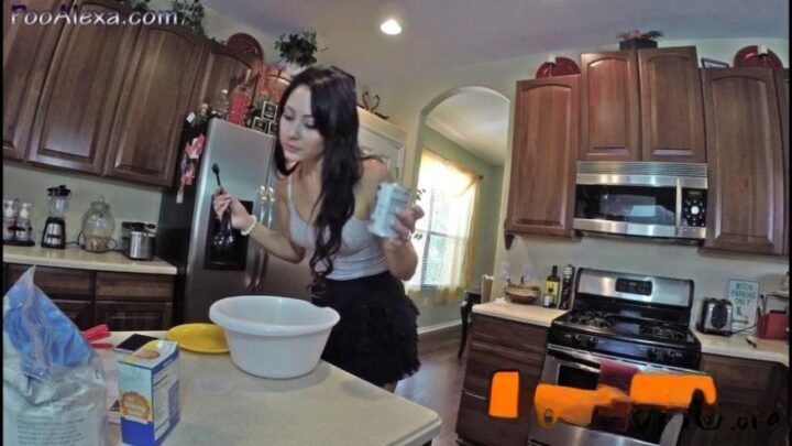 Alexa (Jessica Valentino) – Baking Banana Butt Muffins