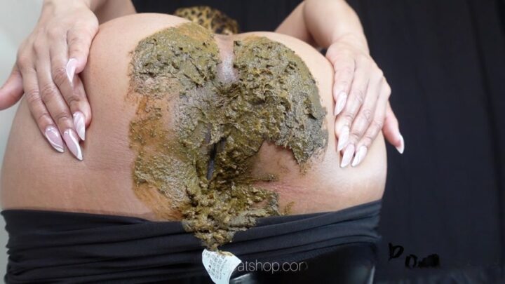 Brownsensations – Shitting My Tight Leather Leggings
