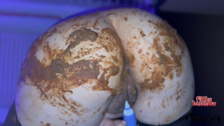 CherryPie – Squat sexy poo