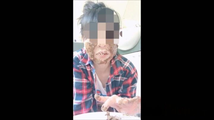 Chewing slut is doing ”Facial”