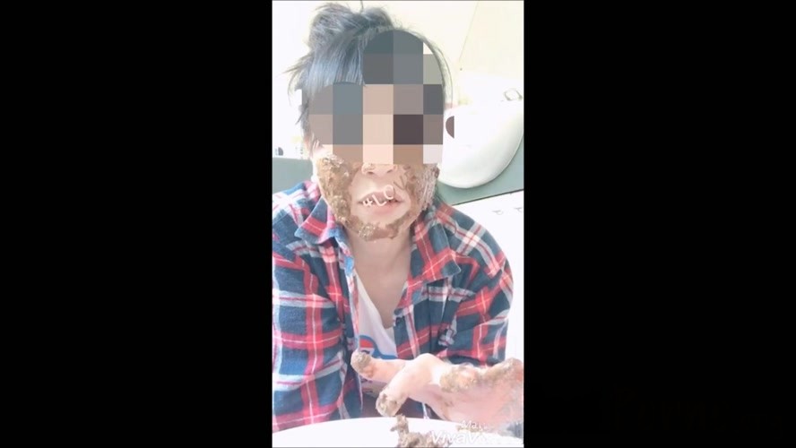 Chewing slut is doing ”Facial”