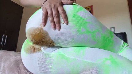 Screenshot 4 from Creamy poop seeping through my leggings