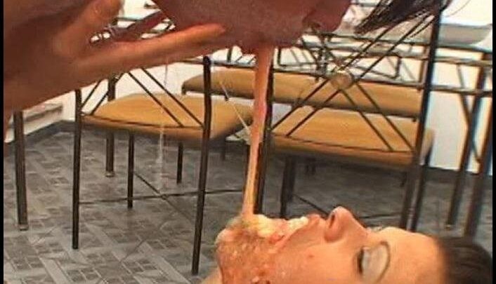 CruelLolaMelo – Just Eat It !