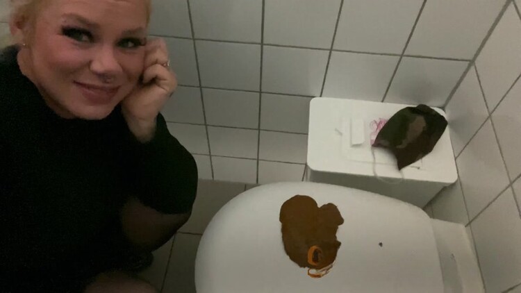 Devil Sophie – Extremely stomachache in the furniture store