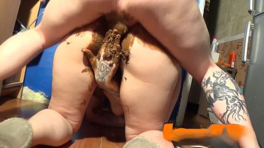 Dirty Betty – Giant Load Of Creamy Shit With Blowjob