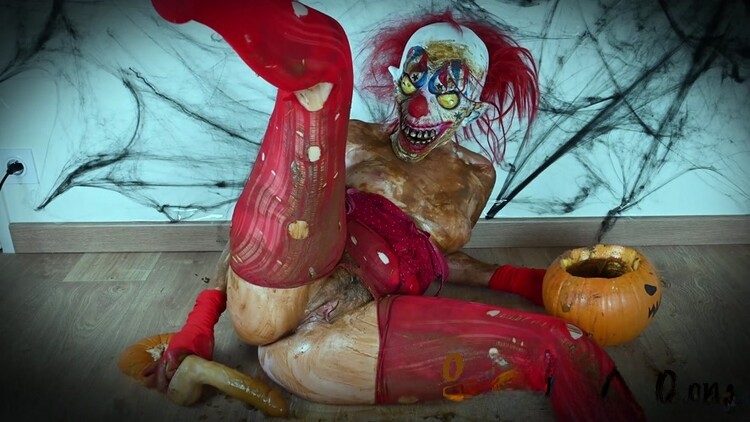 Dirty Halloween : I Shit And Piss In A Pumpkin For Halloween Before Playing With The Contents And Fucking My Ass