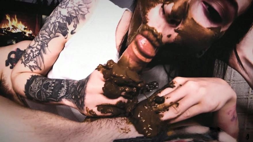 DirtyBetty – MUST SEE! Real Pervert Scat family