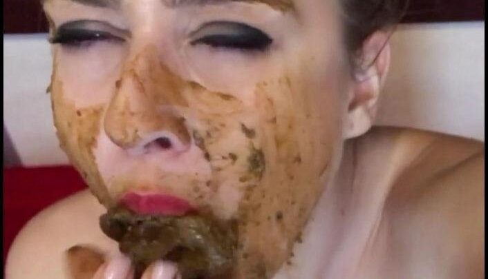 Ella Gilbert – Happy Shitty Halloween