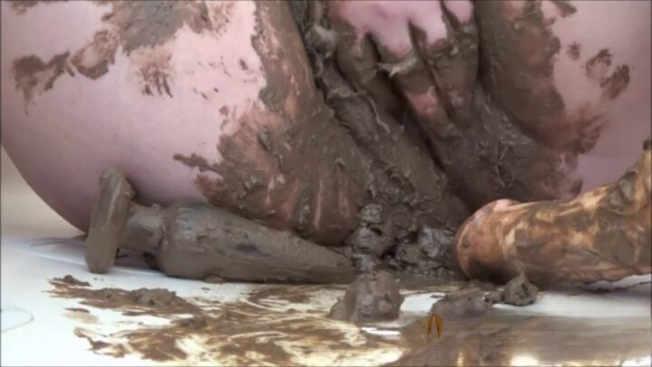 Fatty BBW Shitting Buttplug Penetration In Hairy Pussy. P1