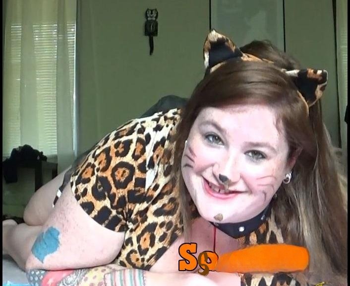 FernandaScat – Kitty Shits Out A Massive Load
