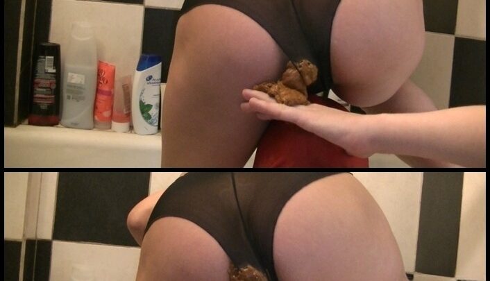 FernandaScat – Shit through panty in bathroom