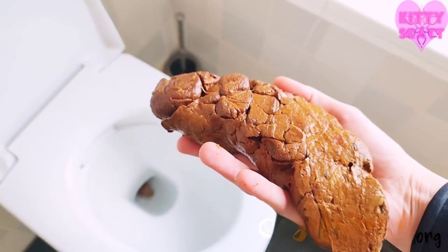Kitty Skatt – Asmr Massive Log Falls On Floor Squatting, Again!