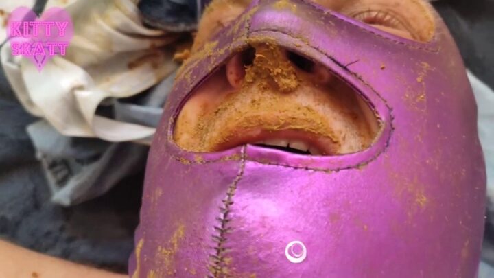 Kitty Skatt – Pantypoop in slave face