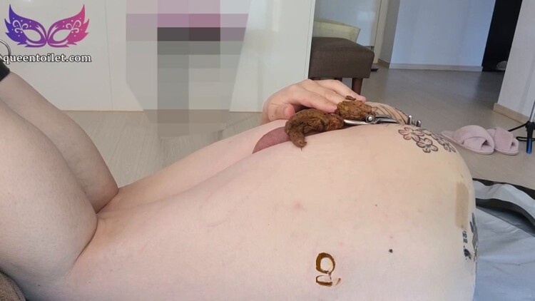 Korean Queen – excretes her scat and pee inside her slave’s asshole. P1