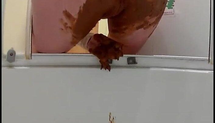 Lindasass17 – Poop Smearing Over My Ass