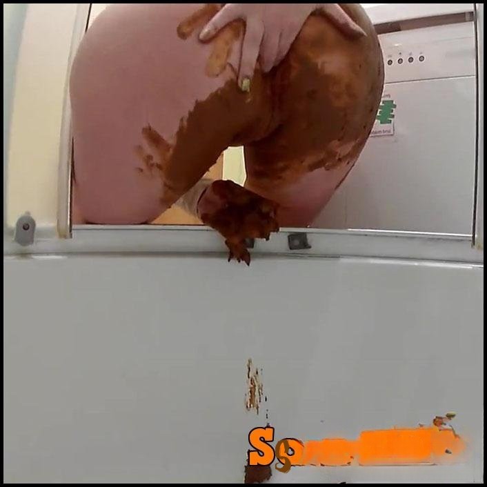 Lindasass17 – Poop Smearing Over My Ass