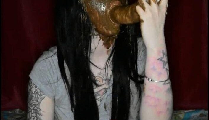 LindzyPoopgirl – Food From My Ass On My Face With Dildo