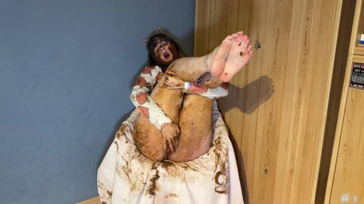 Lyndra Lynn – Brown Peaches Pooping My Jumpsuit