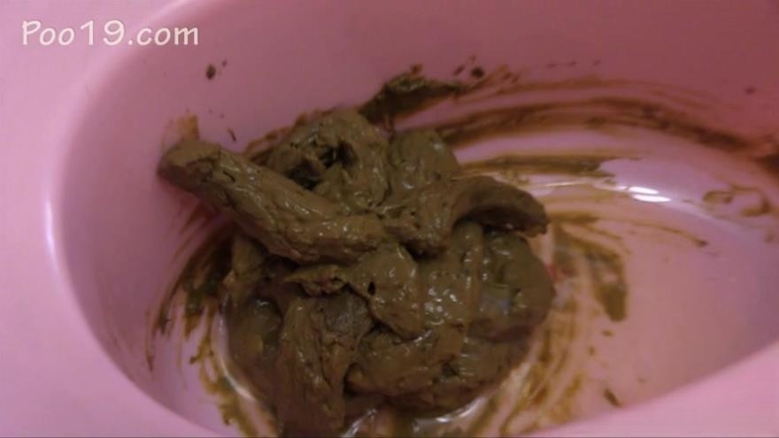 MilanaSmelly – 6 girls. Shit in the pot