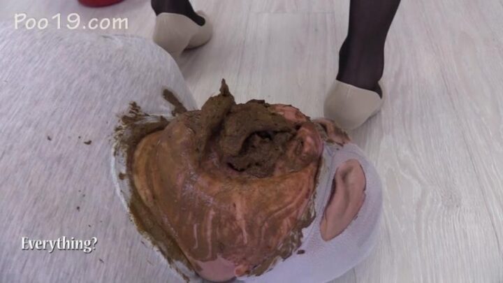 MilanaSmelly – Eating crap under penalty of punishment