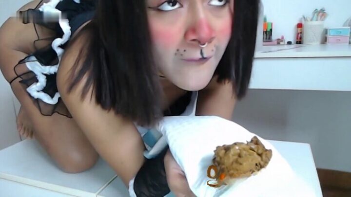 Mirellabb – Cute bunny doing the bathroom at ur desk