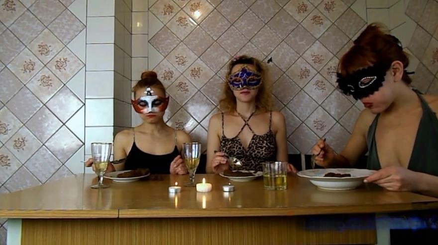 ModelNatalya94 – Three girls eating their own shit