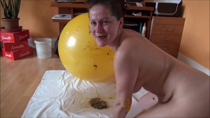 Naked gymnastics, a woman shits herself and smears herself. P1