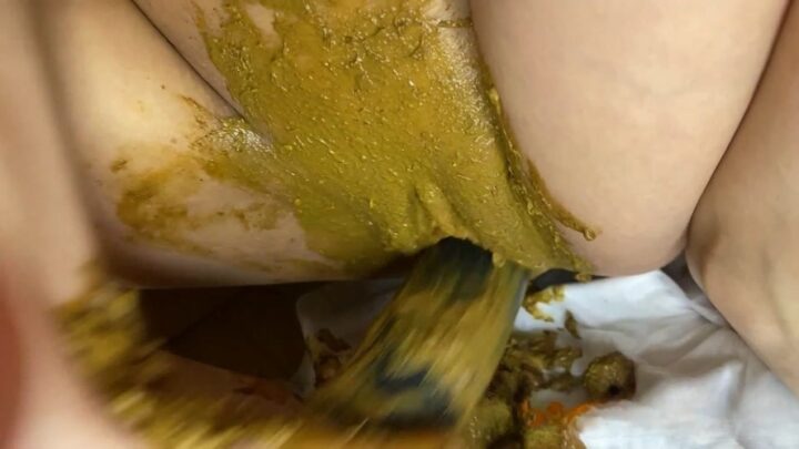 P00gir – Dirty Fisting Pussy Smeared In Shit