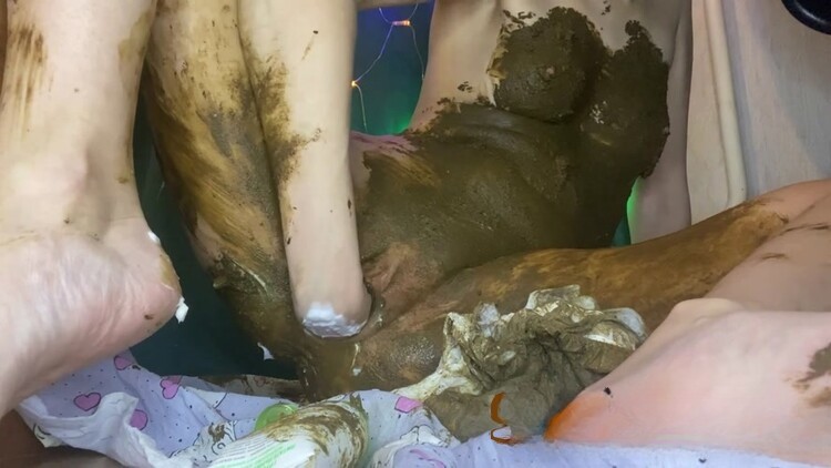 p00girl – Poop in a diaper