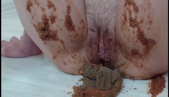 PooAlina – Alina Pooping in Pantyhose