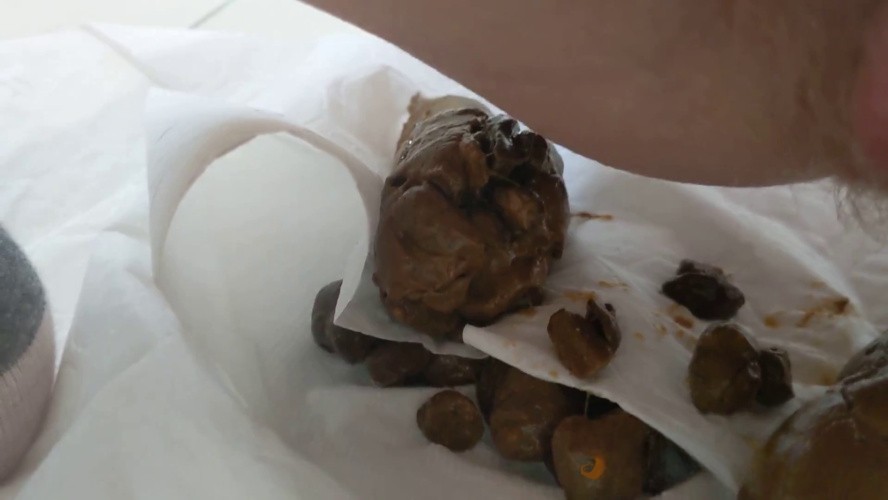 PooGirlSofia – EXTREME CLOSE UPS of my turds