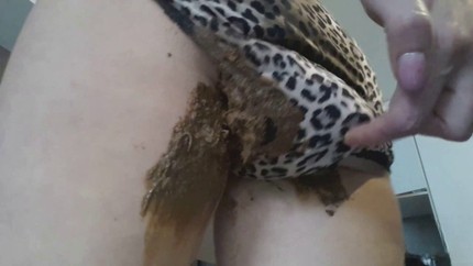 Screenshot 1 from Poopy Huge Panties