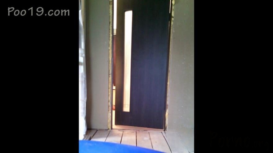 Rapid swallowing of female shit without chewing with MilanaSmelly