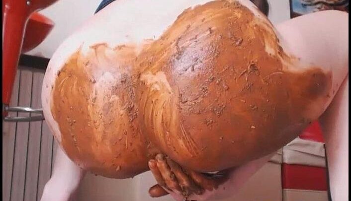 Roxana – Poop in Panties