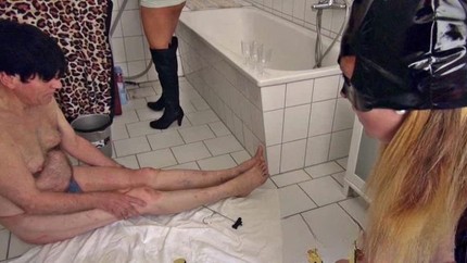 Screenshot 2 from Scat Cats, Domi, Kimi, Lucy, Hanna – Scat Cats – The Worthless Toilet Pig P1