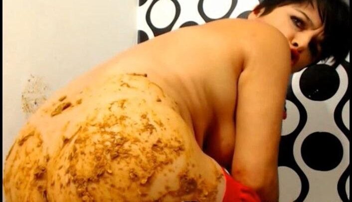 Scat Doll – Smeared Buttocks