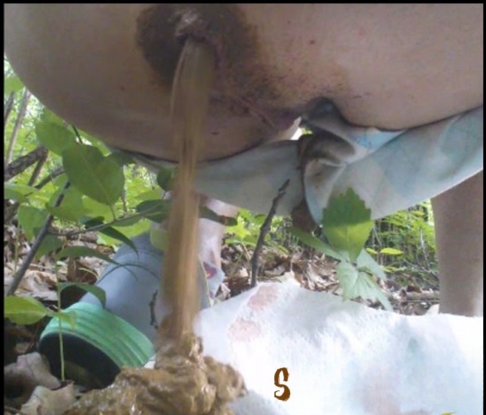 Scat Girls – Poo Amateur Woods