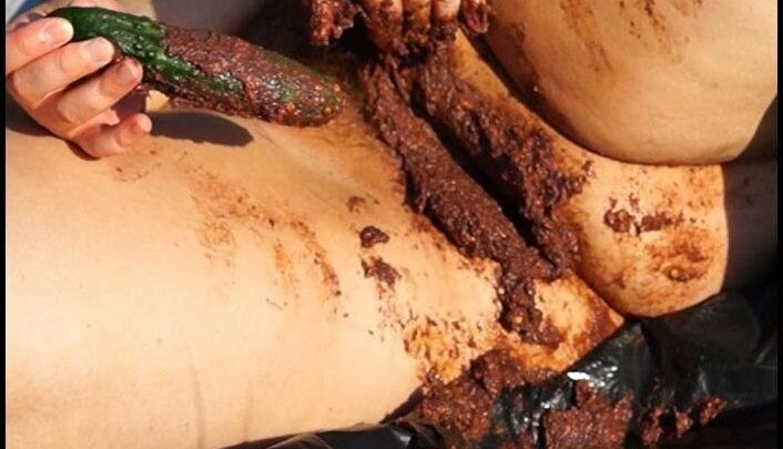 Scatmilena – Beautiful, fat girl with hairy by a pussy shit, smear themselves by shit and fucks a cucumber in the pussy shit Part 1