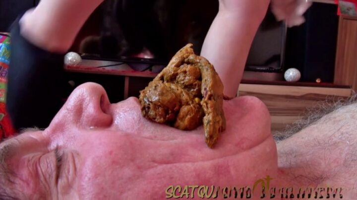 ScatQueensBerlin – Stick in the Ass the eggs for the Toilet Slave P1 P1