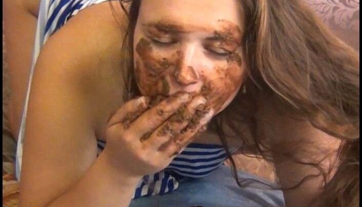 ScatVivian – Smearing With Shit