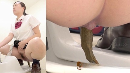 Screenshot 4 from Schoolgirls Pooping Part-4 P1