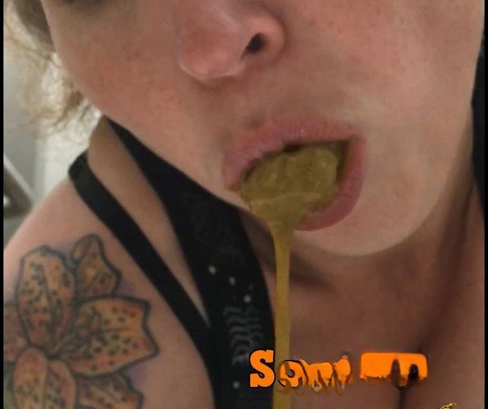 Silvia – Sexy Shit Sucking