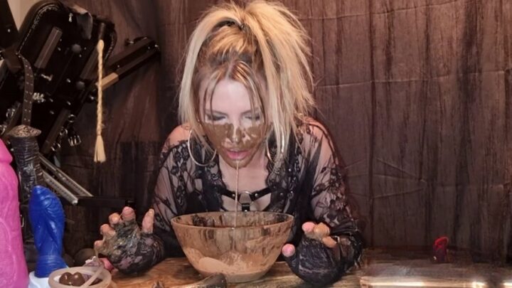 SlutOrgasma – Scat swallowing and puke show