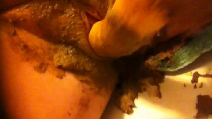 Smearing a Massive Shit! Shit-Stuffing with Dildo