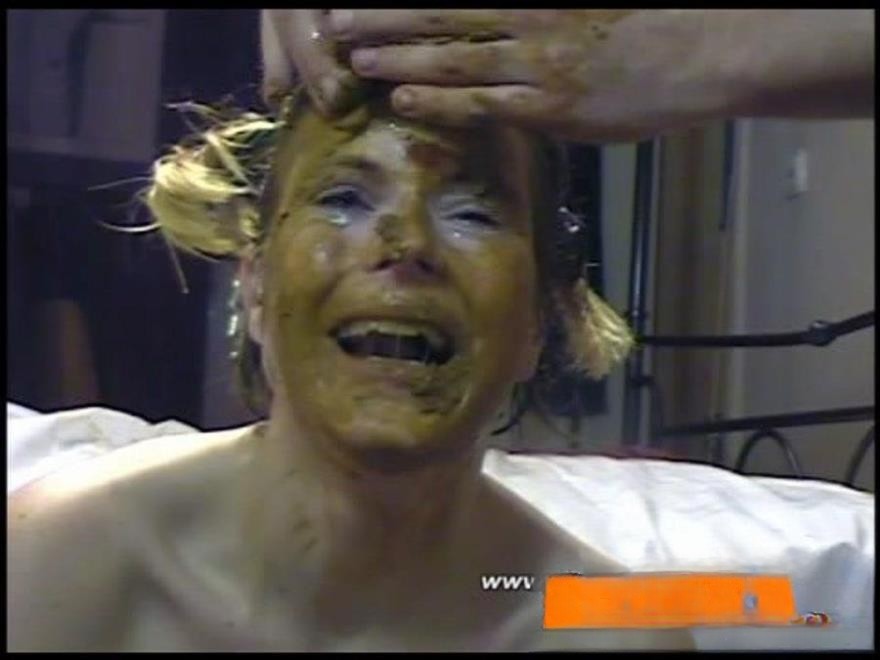 Susan, Veronika – Scat-Vomit-Piss Livesession V – Susan and Marc