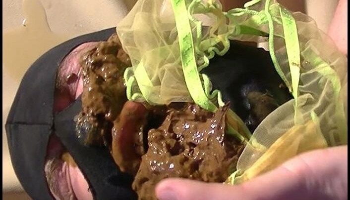 TattyDirtyPoo – Shit eating and piss drinking through yellow panty