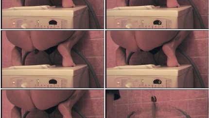 Screenshot 2 from The girl takes a shit on the washing machine. P1